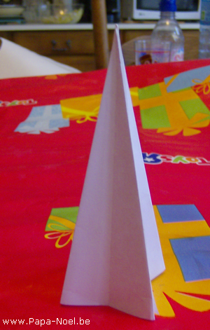 Image de cône en papier Fabrication d'un CONE en papier Fabriquer une décoration de Noël DECO de NOEL facile enfants